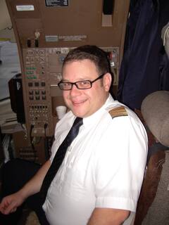 लंबी दाड़ी क्यों नहीं रख सकते एयरलाइन के पॉयलेट और इसका यात्रियों की सुरक्षा से क्या है संबंध?