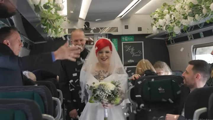 लेह ने बताया की शादी ट्रेन में करने के पीछे का मुख्य कारण यह है कि वह दोनों पहली बार ट्रेन में ही मिले थे जिसके बाद उन्होंने एक दूसरे को 8 साल तक डेट किया.