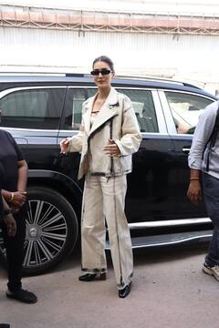 क्रॉप टॉप के साथ शर्ट के बटन खोल Kriti Sanon ने दिखाया स्टाइलिश अंदाज, एक्ट्रेस की अदाओं ने लूटा फैंस का दिल