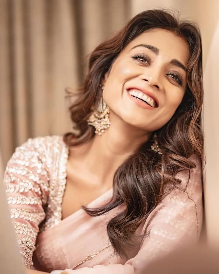 ఆండ్రీని లవ్ మ్యారేజ్ చేసుకున్న శ్రియ..ఓ బిడ్డకు జన్మనించింది.