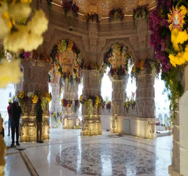 રામ મંદિરમાં ભક્તોની સુવિધા માટે વિવિધ વ્યવસ્થા કરવામાં આવી છે. મંદિરમાં રામલલાના વિશેષ દર્શન સહિતની તમામ સુવિધાઓ વિનામૂલ્યે પૂરી પાડવામાં આવે છે. શ્રદ્ધાળુઓને કોઈ મુશ્કેલી ન પડે તેની પણ તકેદારી રાખવામાં આવી છે.