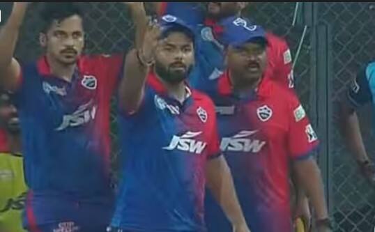 ਪਰ ਦਿੱਲੀ ਨੂੰ ਇਹ ਮੈਚ 15 ਦੌੜਾਂ ਨਾਲ ਹਾਰਨਾ ਪਿਆ। ਆਖਰੀ ਤਿੰਨ ਗੇਂਦਾਂ 'ਤੇ ਸਿਰਫ 2 ਦੌੜਾਂ ਹੀ ਬਣੀਆਂ।