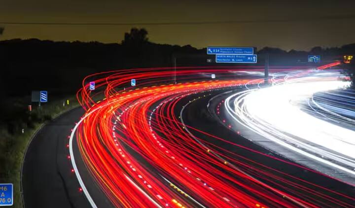 ਬਣਾਏ ਜਾ ਰਹੇ ਸਾਰੇ ਨਵੇਂ ਐਕਸਪ੍ਰੈਸ ਵੇਅ ਵਿਚ ਹਰ ਕੁਝ ਕਿਲੋਮੀਟਰ 'ਤੇ ਰਿਫਰੈਸ਼ਮੈਂਟ ਅਤੇ ਪੈਟਰੋਲ-ਡੀਜ਼ਲ ਦੀ ਸਹੂਲਤ ਦਿੱਤੀ ਜਾ ਰਹੀ ਹੈ, ਉਥੇ ਹੀ ਪੈਟਰੋਲਿੰਗ ਵਾਹਨ ਵੀ ਚੱਲਦੇ ਰਹਿੰਦੇ ਹਨ।