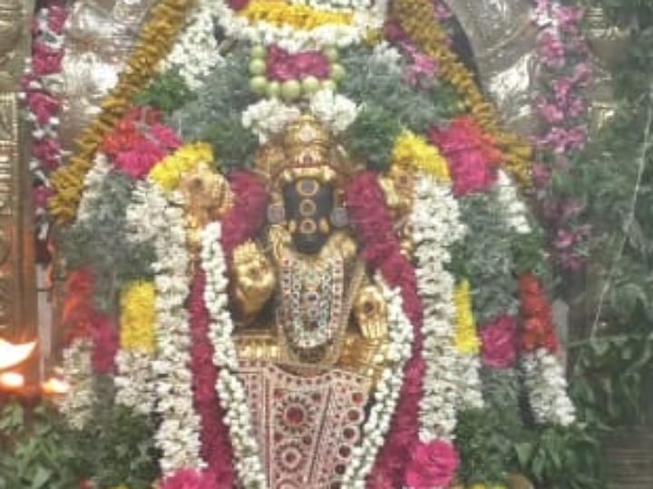 கரூரில் ஸ்ரீ வாராகி அம்மனுக்கு சிறப்பு அபிஷேகம்;  ஓம் சக்தி, பராசக்தி கோசத்துடன் பக்தர்கள் வழிபாடு