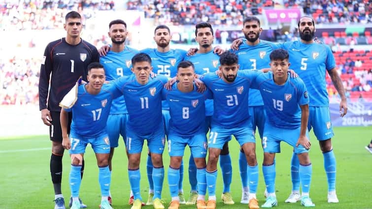 Indian Football Team Sunil Chhetri fly to Saudi Arabia to play against Afghanistan in FIFA World Cup qualifying games Indian Football Team: বিশ্বকাপের যোগ্যতা অর্জন পর্বের লড়াইয়ে নামতে মরুদেশে উড়ে গেলেন সুনীলরা