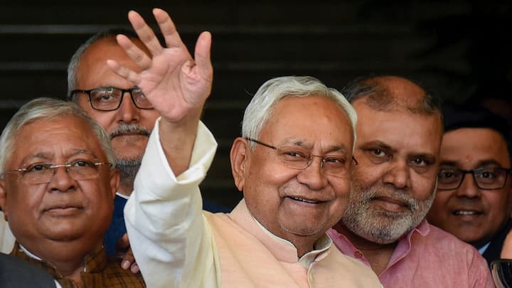 Bihar DA Hike Announced by CM Nitish Kumar Government before Lok Sabha Elections Bihar DA Hike: बिहार में सरकारी कर्मचारियों का DA बढ़ा, होली से पहले नीतीश सरकार ने दिया तोहफा, 108 एजेंडों पर मुहर