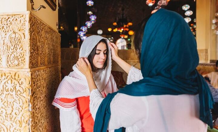 2010 और 2050 के बीच, विश्व की कुल जनसंख्या 35 फीसदी की वृद्धि के साथ 9.3 बिलियन तक बढ़ने की उम्मीद है. इसी दौरान उच्च प्रजनन दर की वजह से मुसलमानों की युवा आबादी अन्य धर्मों के मुकाबले तेजी से आगे बढ़ेगी.