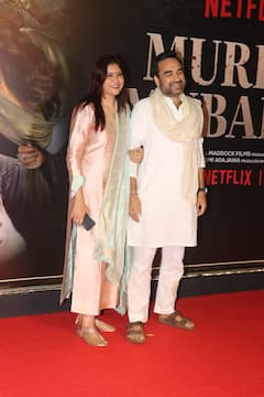 Murder Mubarakના સ્ક્રીનિંગમાં પત્ની સાથે ખૂબ સિમ્પલ લૂકમાં પહોંચ્યા પંકજ ત્રિપાઠી