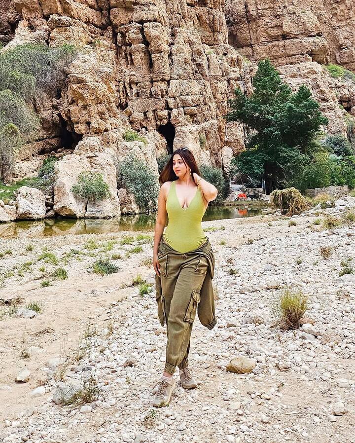 સાઉથ એક્ટ્રેસ ઈશાન્યા મહેશ્વરીએ પોતાના ઈન્સ્ટાગ્રામ પર ખૂબ જ શાનદાર લૂકમાં તસવીરો શેર કરી છે. આ તસવીરોમાં એક્ટ્રેસ સિમ્પલ લૂકમાં પોઝ આપતી જોવા મળે છે.