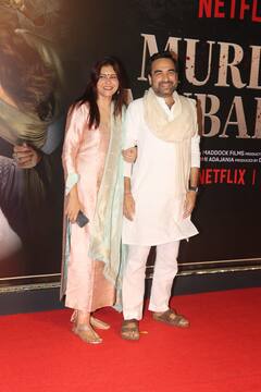 Murder Mubarakના સ્ક્રીનિંગમાં પત્ની સાથે ખૂબ સિમ્પલ લૂકમાં પહોંચ્યા પંકજ ત્રિપાઠી