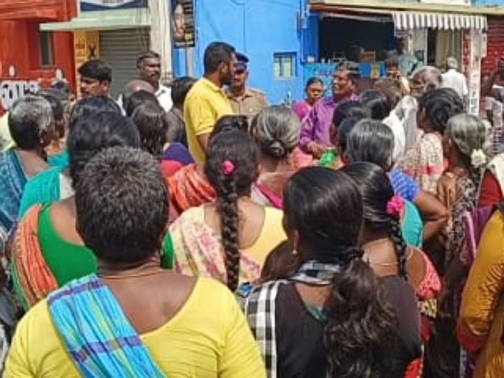 20 ஆண்டுகளாக சாலை வசதி  இல்லை; கரூரில் மக்கள் சாலை மறியல் போராட்டம்