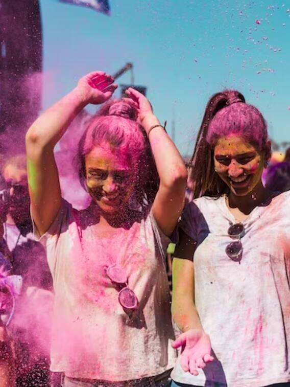 होली की शॉपिंग के लिए दिल्ली की 4 सबसे सस्ती जगह