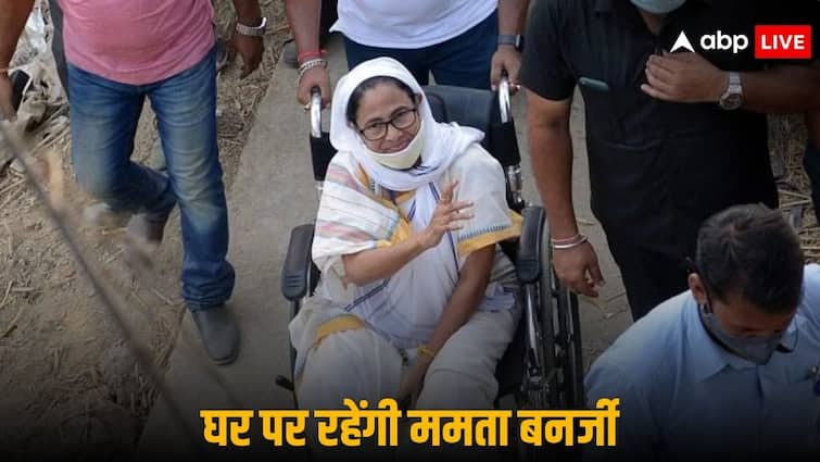 West Bengal CM Mamata Banerjee Discharge From Hospital After Head Injury Treatment Under Close Monitoring Mamata Banerjee Head Injury: ममता बनर्जी को माथे पर लगे तीन टांके, ईसीजी-सीटी स्कैन के बाद अस्पताल से डिस्चार्ज, अभी ऑब्जर्वेशन में रहेंगी सीएम