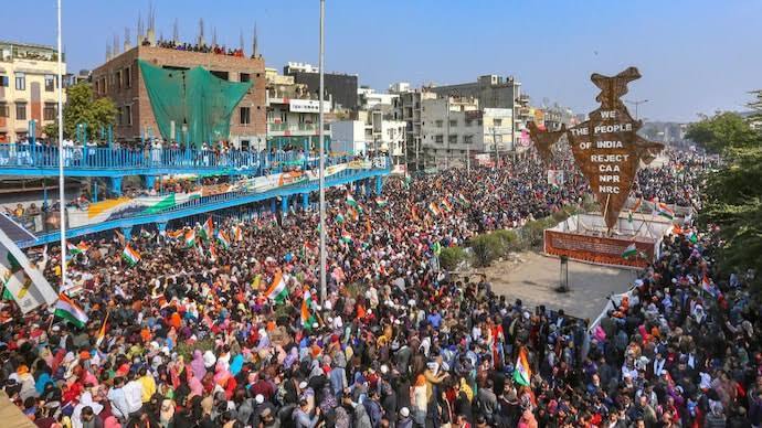 नास्तिक, अज्ञेयवादी और अन्य लोग जो किसी भी धर्म से संबद्ध नहीं हैं, ऐसे लोगों की संख्या संयुक्त राज्य अमेरिका और फ्रांस जैसे देशों में बढ़ रही है. साल 2050 में वैश्विक बौद्ध आबादी लगभग उतनी ही होगी जितनी 2010 में थी, जबकि हिंदू और यहूदी आबादी आज की तुलना में बड़ी होगी.