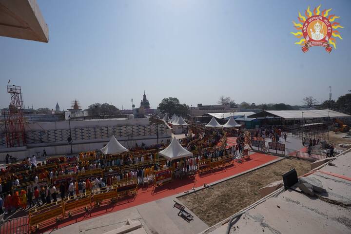 उद्घाटन के बाद अयोध्या में भक्तों की भारी तादात उमड़ रही है. राम मंदिर में दर्शन पूजन की जिम्मेदारी अच्छे तरीके से निभाई जा रही है.