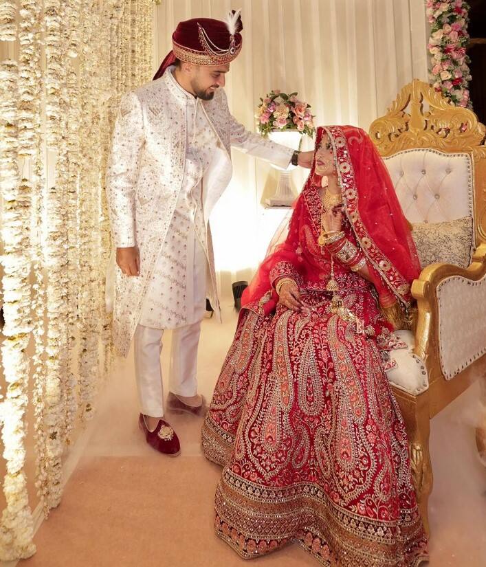 3 ਮਾਰਚ ਨੂੰ ਆਦਿਲ ਖਾਨ ਨੇ ਬਿੱਗ ਬੌਸ ਫੇਮ ਸੋਮੀ ਖਾਨ ਨਾਲ ਗੁਪਤ ਵਿਆਹ ਕਰਵਾ ਲਿਆ, ਜਿਸ ਤੋਂ ਬਾਅਦ ਇਸ ਜੋੜੇ ਨੇ ਆਪਣੇ ਸੋਸ਼ਲ ਮੀਡੀਆ ਹੈਂਡਲ 'ਤੇ ਆਪਣੇ ਵਿਆਹ ਦੀਆਂ ਤਸਵੀਰਾਂ ਸ਼ੇਅਰ ਕਰਕੇ ਪ੍ਰਸ਼ੰਸਕਾਂ ਨੂੰ ਹੈਰਾਨ ਕਰ ਦਿੱਤਾ। ਹਾਲ ਹੀ 'ਚ ਇਕ ਖਾਸ ਇੰਟਰਵਿਊ 'ਚ ਆਦਿਲ ਨੇ ਆਪਣੇ ਵਿਆਹ ਤੋਂ ਇਲਾਵਾ ਰਾਖੀ ਸਾਵੰਤ ਨਾਲ ਆਪਣੇ ਰਿਸ਼ਤੇ ਬਾਰੇ ਵੀ ਖੁੱਲ੍ਹ ਕੇ ਗੱਲ ਕੀਤੀ।