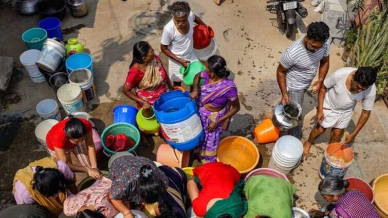 Bengaluru Water Crisis Residents Use Toilets In Malls Amid Water Scarcity Bengaluru Water Crisis: షాపింగ్ మాల్స్‌లో స్నానాలు, విద్యార్థులకు ఆన్‌లైన్‌ పాఠాలు - బెంగళూరు వాసుల నీటి కష్టాలు