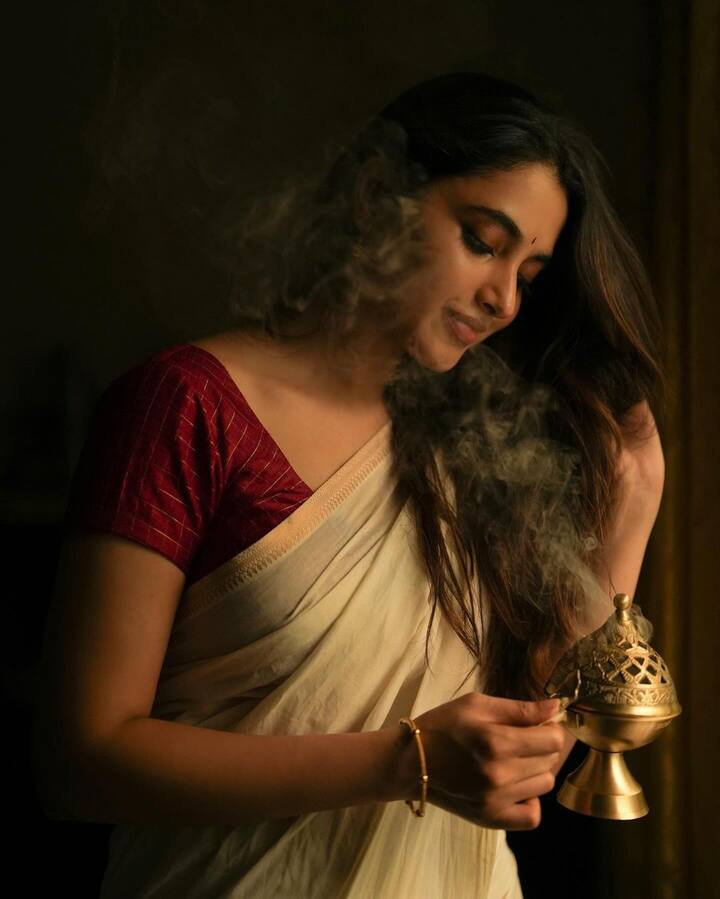 నాని నటించిన ‘గ్యాంగ్ లీడర్’ మూవీతోనే ప్రియాంక వెండితెరకు పరిచయమైంది. ఆ తర్వాత శార్వానంద్తో ‘శ్రీకారం’ మూవీలో నటించింది. అయితే, ఆ మూవీ బాక్సాఫీస్ వద్ద బోల్తాపడింది.