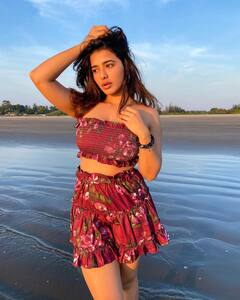 Ketika Sharma Beach Photos: బీచ్‌లో రొమాంటిక్ అమ్మాయ్ కేతిక - ఆ గ్లామర్ చూడకుండా ఉండగలరా!