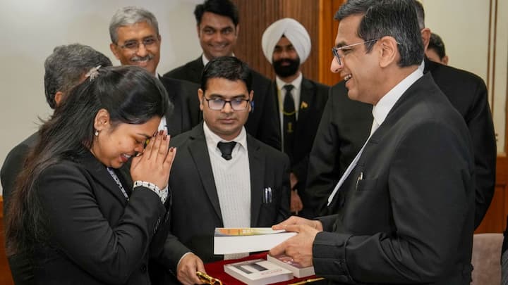 CJI Chandrachud supreme court judges laud cook daughter US university scholarships CJI, SC Judges Honour Cook's Daughter For Bagging US Scholarships