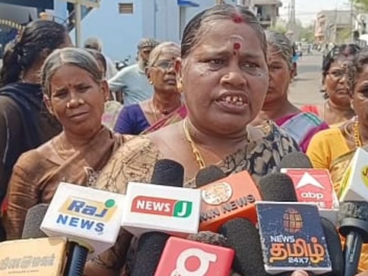 20 ஆண்டுகளாக சாலை வசதி  இல்லை; கரூரில் மக்கள் சாலை மறியல் போராட்டம்