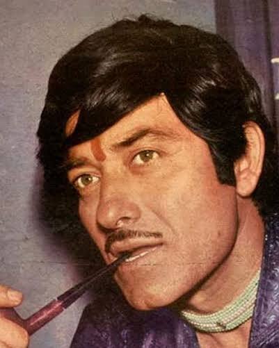 दरअसल जिस घटना का जिक्र राज कपूर ने अपने आरोप में किया था वो राजकुमार की बीती जिंदगी का हिस्सा थी. दरअसल फिल्मों में आने से पहले राजकुमार पुलिस में सब इन्स्पेक्टर थे. इसी दौरान उनका नाम एक मर्डर केस में आरोपी के तौर पर आया था.