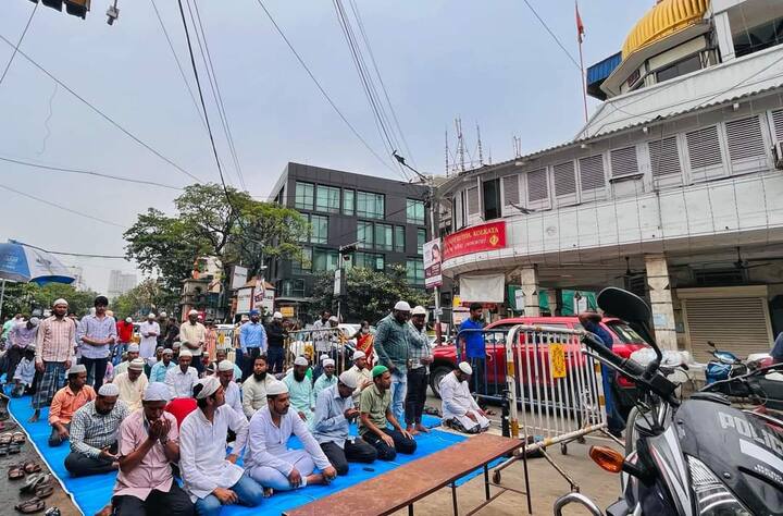 प्यू रिसर्च के मुताबिक, दुनिया की धार्मिक रूपरेखा तेजी से बदल रही है. इसके पीछे की मुख्य वजह प्रजनन दर, युवा आबादी के आकार में अंतर और लोगों द्वारा धर्म परिवर्तन को बताया गया है.