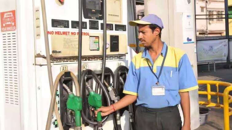 Gujarat Petrol-Diesel Price Today 15 March Decrease 2 rupees Know Details Petrol-Diesel Price In Gujarat: गुजरात में पेट्रोल-डीजल की कीमतों में हुई कटौती, जानें- आज कितना है एक लीटर तेल का दाम?