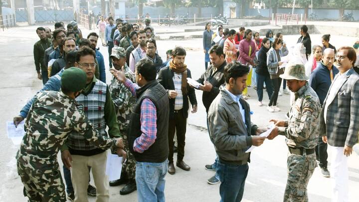 Jharkhand Police detained candidates in fear of leaking of BPSC teacher recruitment exam paper BPSC TRE 3 Exam: शिक्षक भर्ती परीक्षा का पेपर लीक होने की आशंका, 300 परीक्षार्थियों को झारखंड पुलिस ने हिरासत में लिया