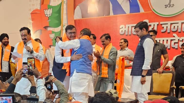 Lok Sabha  Election 2024 MP Indore Congress leader Antar Singh Darbar and Pankaj Sanghvi joined BJP ANN Lok Sabha Election 2024: इंदौर में कांग्रेस को लगा तगड़ा झटका, अंतर सिंह दरबार और पंकज संघवी BJP में शामिल