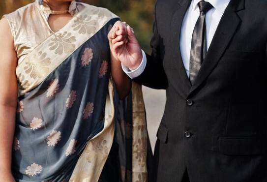 ਪਰ ਭਾਰਤੀ ਸਮਾਜ ਵਿੱਚ ਵਿਦੇਸ਼ੀ ਸੱਭਿਆਚਾਰ ਦਾ ਪ੍ਰਭਾਵ ਨਜ਼ਰ ਆਉਣ ਲੱਗ ਪਿਆ ਹੈ। ਜੀ ਹਾਂ ਡੇਟਿੰਗ ਐਪ ਗਲੀਡਨ ਦੀ ਰਿਪੋਰਟ ਨੇ ਹੈਰਾਨ ਕਰਨ ਵਾਲਾ ਖੁਲਾਸਾ ਕੀਤਾ ਹੈ। ਜਿਸ ਤੋਂ ਪਤਾ ਚਲਦਾ ਹੈ ਕਿ ਵਿਆਹੇ ਹੋਏ ਲੋਕਾਂ ਦੀ ਜ਼ਿੰਦਗੀ ਦੇ ਵਿੱਚ ਬੇਵਫ਼ਾਈ ਦਾ ਗਰਾਫ ਕਿੰਨੀ ਤੇਜ਼ੀ ਦੇ ਨਾਲ ਵੱਧ ਰਿਹਾ ਹੈ।