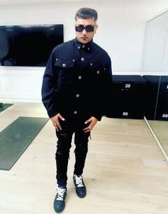 करियर के शिखर पर आकर अचानक ये सिंगर हो गया था गायब, 18 महीनों बाद की जबरदस्त वापसी, पहचाना क्या?