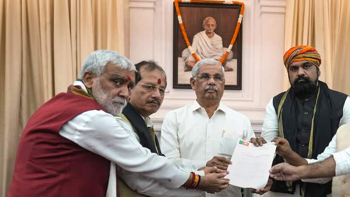 Mangal Pandey and Nitin Naveen included in list of possible ministers of BJP in Bihar Cabinet Expansion Bihar Cabinet Expansion: बीजेपी के संभावित मंत्रियों की सूची आई सामने, लिस्ट में चौंकाने वाले कई नाम