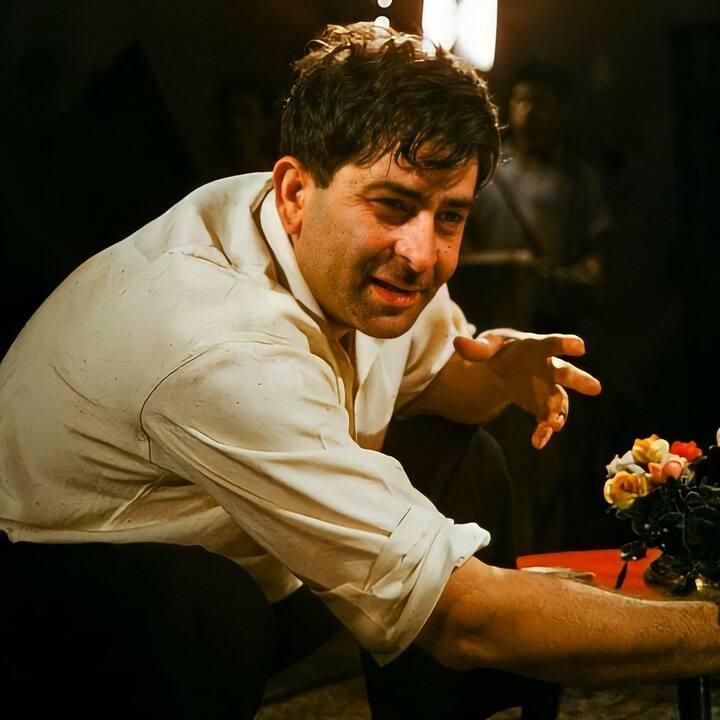 वहीं दोनों के बीच दुश्मनी की शुरुआत की बात करें तो ये उस वक्त शुरू हुई जब राजकुमार ने राज कपूर की फिल्म ‘मेरा नाम जोकर’ में जादूगर का किरदार निभाने से मना कर दिया था. उन्होंने कहा था कि वो सिर्फ सोलो किरदार करते हैं. उनकी तुलना धर्मेंद्र, मनोज कुमार से नहीं की जा सकती. इसके बाद से ही राज कपूर के मन में राजकुमार के लिए खटास आ गई थी.