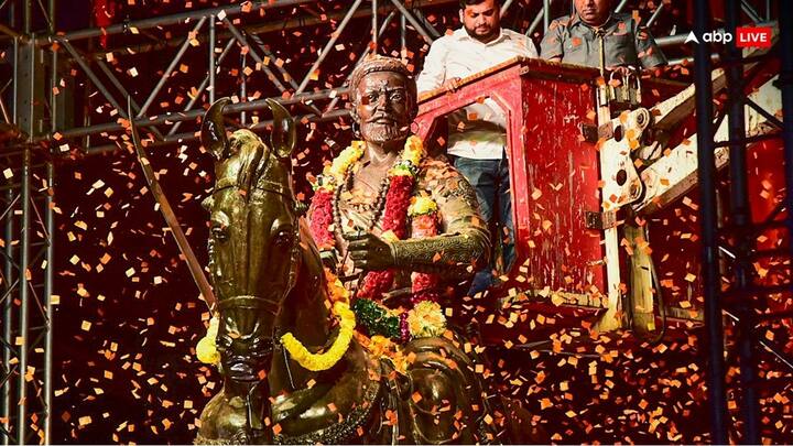 लेखक और इतिहासकार ने आगे कहा- बोला जाता है कि छत्रपति शिवाजी की मां जीजाबाई को उस समय बहुत गुस्सा (काशी विश्वनाथ मंदिर तोड़ने पर) आया था.