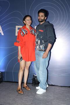 ED Sheeran की वेलकम पार्ट में शानदार अंदाज में पहुंचे न्यूली वेड कपल रकुल-जैकी, शॉर्ट ड्रेस में मिसेज भगनानी ने लूट ली महफिल