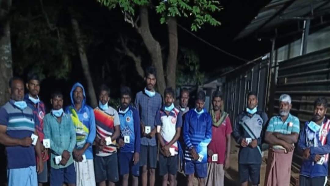 மீண்டும் தமிழக மீனவர்கள் 15 பேர் கைது... இலங்கை கடற்படை அட்டூழியம் - நிரந்தர தீர்வு எப்போது.? 15 Tamil Nadu fishermen arrested again Sri Lankan Navy atrocity when will the permanent solution be - TNN மீண்டும் தமிழக மீனவர்கள் 15 பேர் கைது... இலங்கை கடற்படை அட்டூழியம் - நிரந்தர தீர்வு எப்போது.?