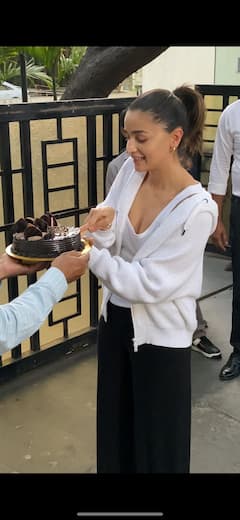 Alia Bhatt Celebrates Birthday With Media, Cuts Cake - See Pics