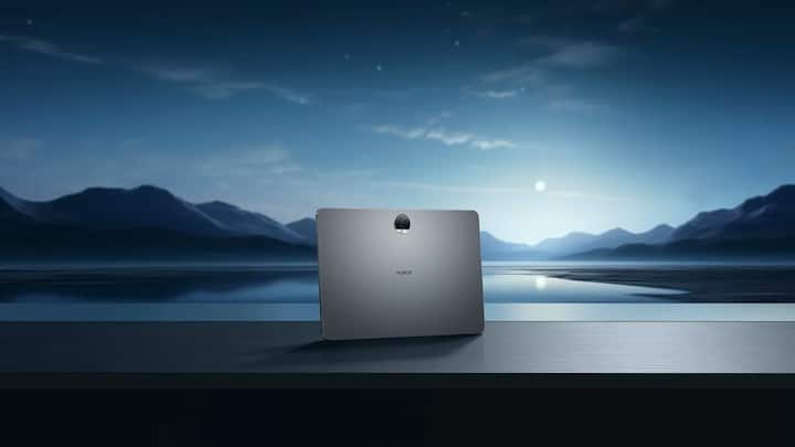 स्पेन के शहर बार्सिलोना में कुछ दिन टेक वर्ल्ड का सबसे बड़ा इवेंट मोबाइल वर्ल्ड कांग्रेस लॉन्च हुआ था. इस इवेंट में ऑनर कंपनी ने अपना एक अपकमिंग टैबलेट का ऐलान किया था, जिसका नाम Honor Pad 9 है. अब कंपनी ने अपने इस टैबलेट को भारत में लॉन्च करने का ऐलान कर दिया है. इस टैबलेट का एक माइक्रोसाइट अमेजन पर लाइव हो गया है, जिसके जरिए हमें इस टैबलेट के कुछ मुख्य स्पेसिफिकेशन्स का पता चला है.