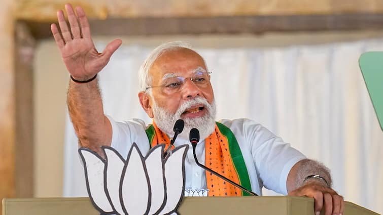 Congress Slams PM Modi’s WhatsApp Outreach, Questions Meta Coverage newsfragment