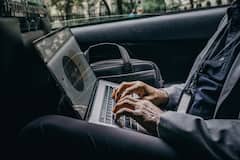 Laptop :  प्रवासात लॅपटॉप ची अशी घ्या काळजी !