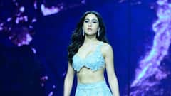 Sara Ali Khan: ব়্যাম্পে ঝড় তুললেন সেফ কন্যা সারা, মায়াবী আলোয় মন কাড়লেন শ্রুতিও