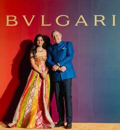 होली पार्टी में Isha Ambani का दिखा शानदार अंदाज , स्ट्रेपी मल्टीकलर गाउन में लगीं बेहद खूबसूरत