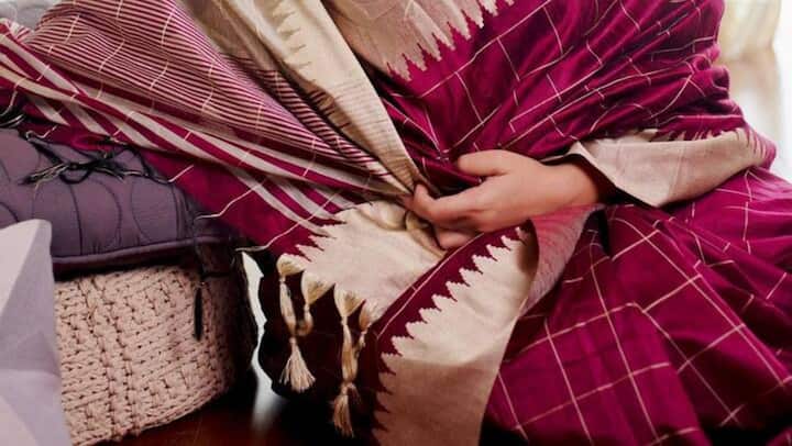 कपड़े को उल्टा करें : जब भी आप सिल्क जैसे नाजुक कपड़े प्रेस करें, तो एक छोटी लेकिन महत्वपूर्ण ट्रिक अपनाएं. कपड़े को उल्टा करके प्रेस करें.