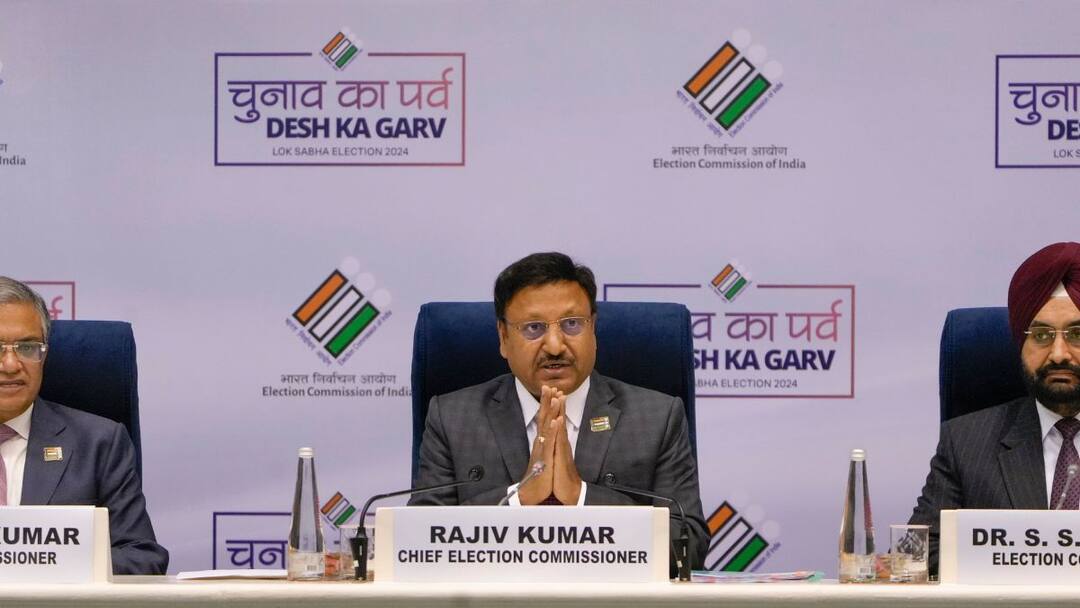 Lok Sabha Elections 2024 Dates Schedule CEC Rajiv Kumar Poetry LS Poll Schedule 2024 Fake News Social Media ‘Jhooth Ke Bazaar Mei...’: CEC Rajiv Kumar Turns Poetic During LS Poll Schedule Announcement — WATCH