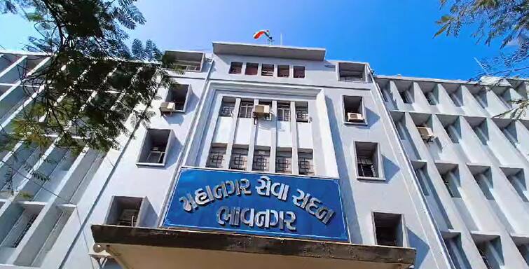 Bhavnagar MNP News: bigg actioned on the Bhavnagar MNP Employee over the getting Medical Leave, employee resigned Bhavnagar: હવે સંપૂર્ણ ચકાસણી કર્યા બાદ મળશે મેડિકલ રજા, ખોટી રજા લઇને ઘરે આરામ કરતી કર્મચારી પકડાઇ, આપવું પડ્યુ રાજીનામુ