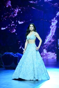 Lakme Fashion Week 2024: जले हुए पेट के साथ सारा ने रैंप पर बिखेरा जलवा, एक्ट्रेस की हिम्मत देख हैरान हुए लोग