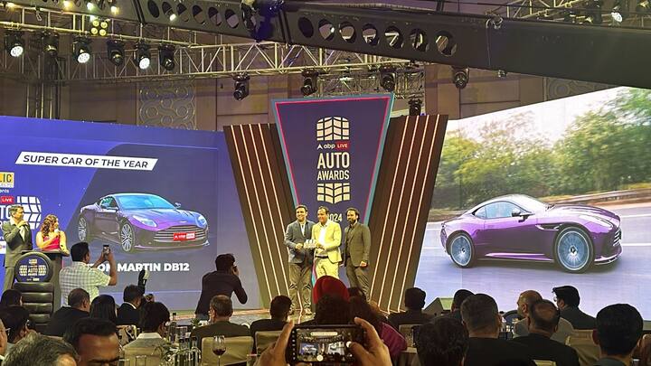 Super Car of The Year: एस्टॉन मार्टिन DB12 को सुपर कार ऑफ द ईयर के अवॉर्ड से नवाजा गया.