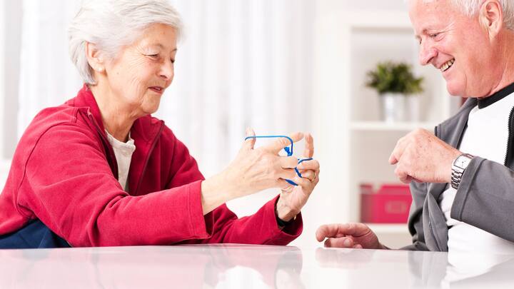 પોસ્ટ ઓફિસમાં વિવિધ પ્રકારના લોકો માટે વિવિધ પ્રકારની યોજનાઓ ચલાવવામાં આવે છે. પોસ્ટ ઓફિસ દ્વારા ચલાવવામાં આવતી સિનિયર સિટીઝન સેવિંગ્સ સ્કીમ વરિષ્ઠ નાગરિકો માટે ઘણી સારી છે