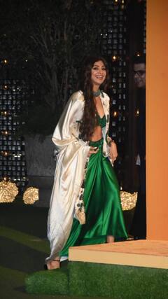 Shilpa Shetty: గ్రీన్ డ్రెస్సులో శిల్పాశెట్టి- ఎల్లోరా శిల్పంలా ఫోటోలకు పోజులు